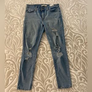 Levi’s 711 Skinny Jeans. Size 28.